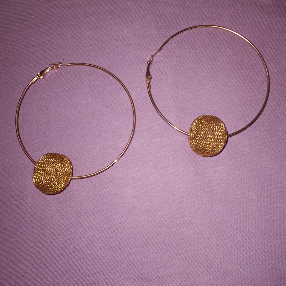 Hoop earrings with a wire ball
